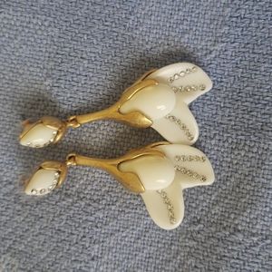 I am selling oscars de la renta earrings